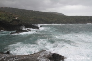 Côte de l'île de Pantelleria près de l'Arc de l'Elephant, Sicile