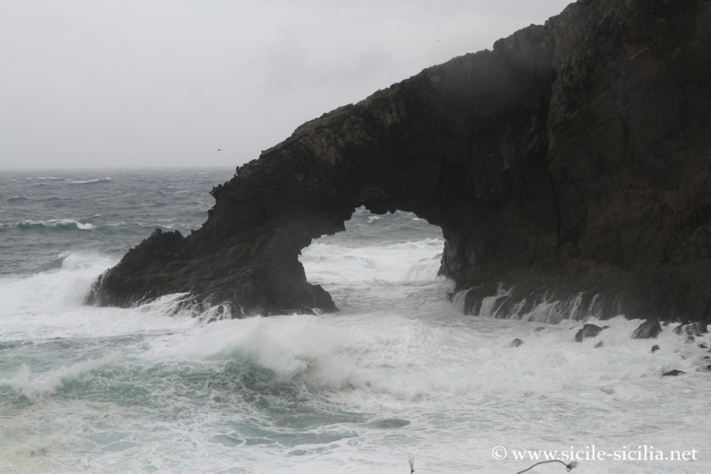 Arc de l'Éléphant, île de Pantelleria, Sicile