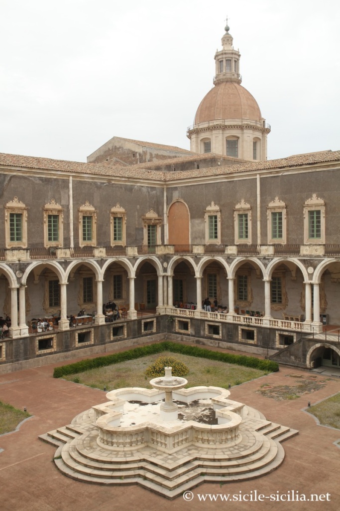 Cloitre des marbres, monastère de San Nicolo, Catane