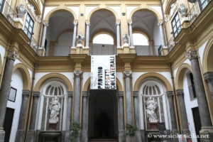 Cour du Palais Comitini à Palerme