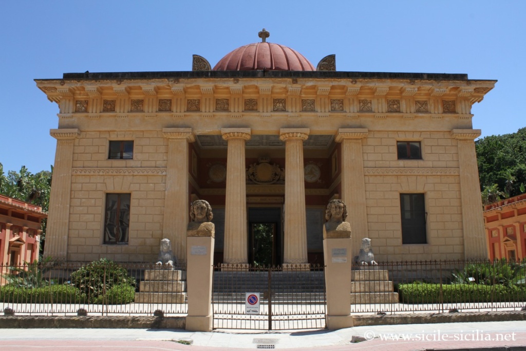 Entrée, gymnasium, jardin botanique de Palerme
