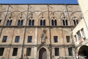 Façade médiévale du Palais Sclafani, Palerme
