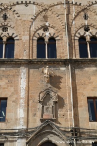Façade médiévale du Palais Sclafani, Palerme