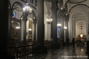 Intérieur basilique de Santa Maria Assunta à Randazzo
