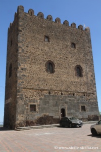 Château normand de Motta Sant'Anastasia