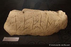 Épigraphe archaïque, musée du château Grifeo