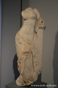 Statue féminine, musée de Centuripe