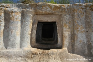 Tombe des faux piliers, nécropole de Baravitalla, Cava d'Ispica
