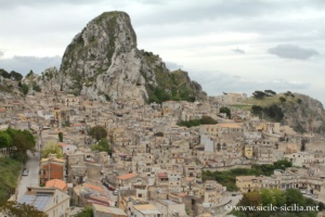 Vue sur Caltabellotta en Sicile