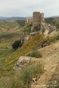 Château et panorama de Pietraperzia en Sicile