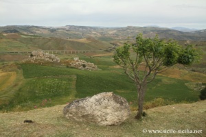 Château et panorama de Pietraperzia en Sicile
