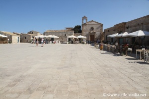 Place centrale de Marzamemi, Piazza Regina Margherita, Sicile
