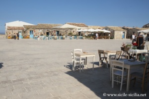 Place centrale de Marzamemi, Piazza Regina Margherita, Sicile