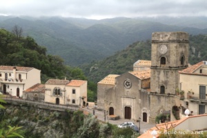 Savoca et l'Abbaye Saints Pierre et Paul d'Agrò