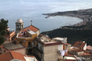 Panorama sur Castelmola et Giardini Naxos