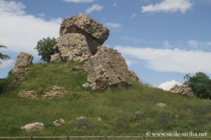 Panorama des ruines du château Castellaccio d'Aidone en Sicile