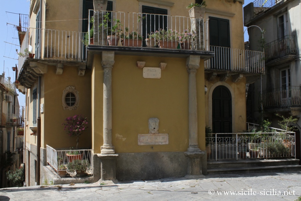 Piazza Duomo, Novara di Sicilia