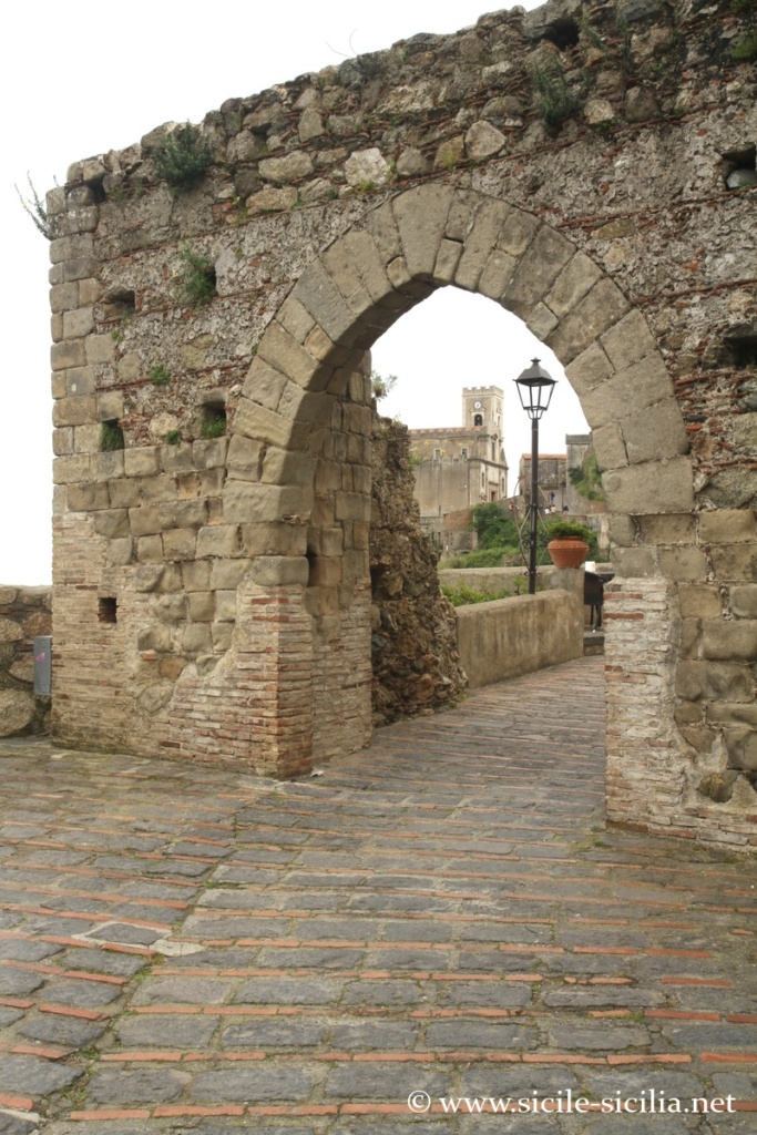 Porta della Città, Savoca