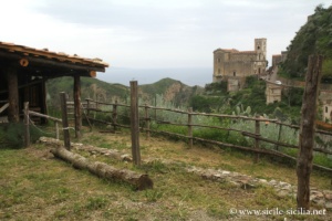 Vue sur San Nicolo à Savoca