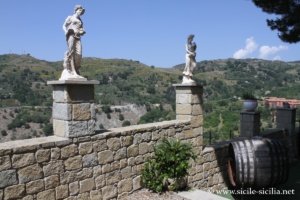 Terrasse du château de Novara di Sicilia