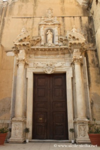 Portail principal de la cathédrale de Castroreale
