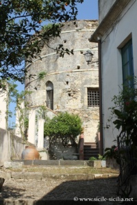 Tour de Frederic II à Castroreale en Sicile