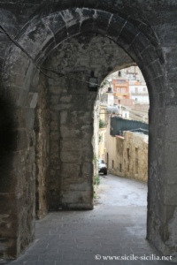 Passage voûté à Monterosso Almo