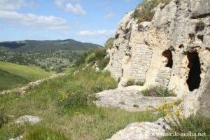 Grotta dei Santi, grotte rupestre et tombes près de Monterosso Almo, Sicile