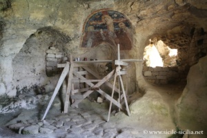 Grotta dei Santi, grotte rupestre et tombes près de Monterosso Almo, Sicile