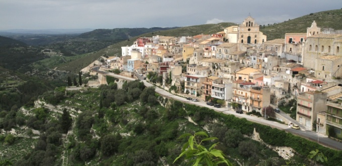 Panorama sur Monterosso Almo depuis la Via Dante Alighieri