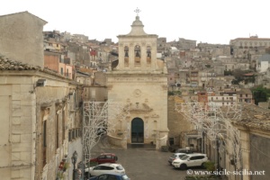 Piazza et église Saint Antonio, Monterosso Almo