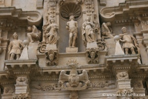 Portail baroque de la Basilica di San Sebastiano a Ferla