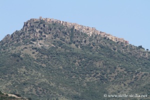 Vue sur Pollina près de Borrello, SP52