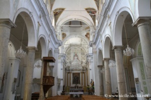 Église Santa Maria del Lume, Palazzo Adriano