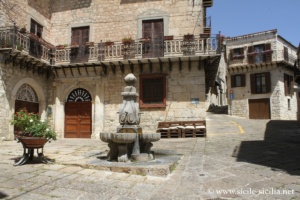 Fontaine et Piazza Quattro Cannoli, Petralia Soprana