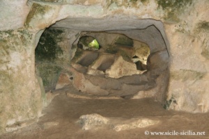 Latomies et nécropole, site archéologique d'Akrai, Palazzolo, Sicile