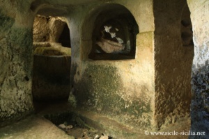Latomies et nécropole, site archéologique d'Akrai, Palazzolo, Sicile