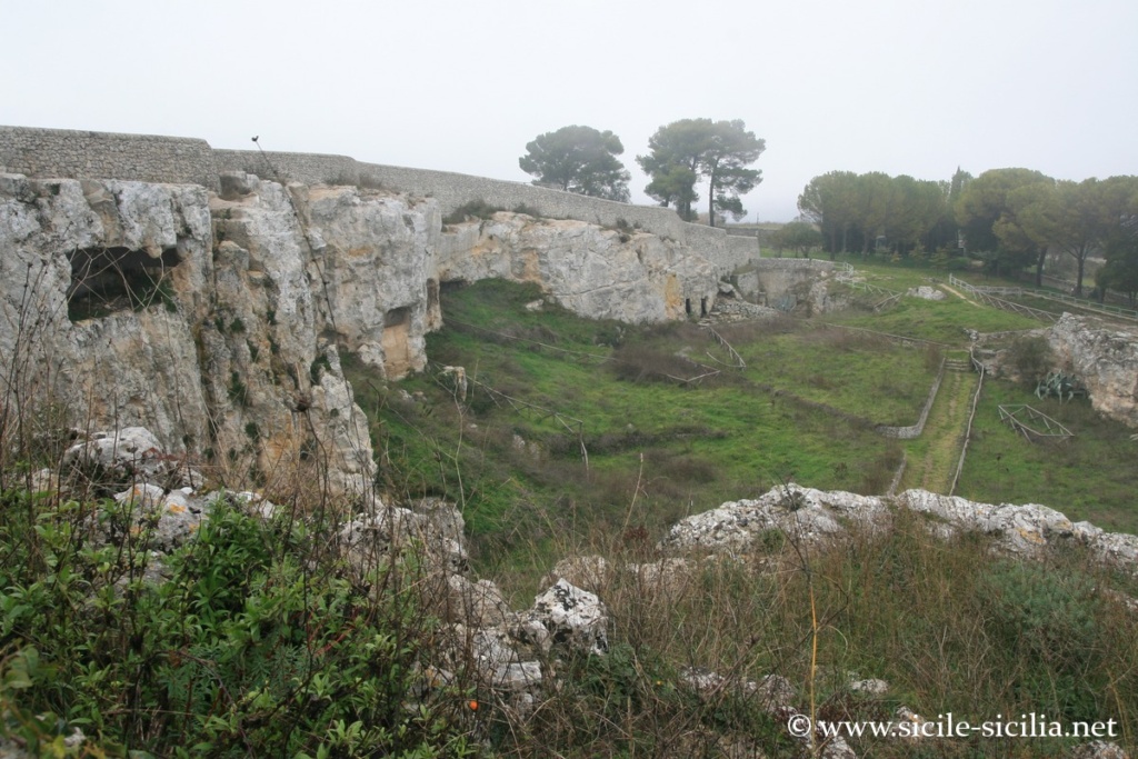 Latomies et nécropole, site archéologique d'Akrai, Palazzolo, Sicile