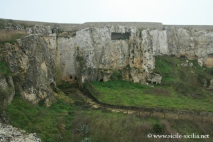 Latomies et nécropole, site archéologique d'Akrai, Palazzolo, Sicile