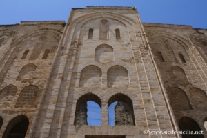Extérieur du palais de la Cuba à Palerme