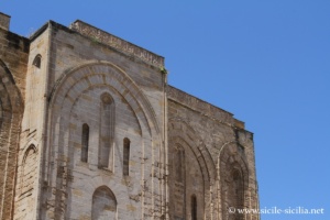 Epigraphe à l'extérieur du palais de la Cuba à Palerme