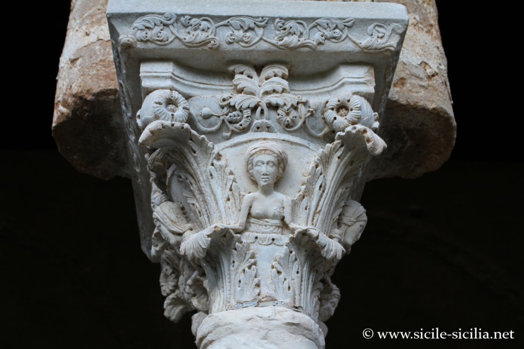 Chapiteau du cloitre bénédictin de Monreale