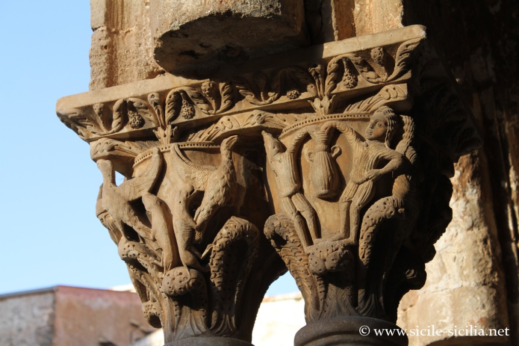 Chapiteau du cloitre bénédictin de Monreale