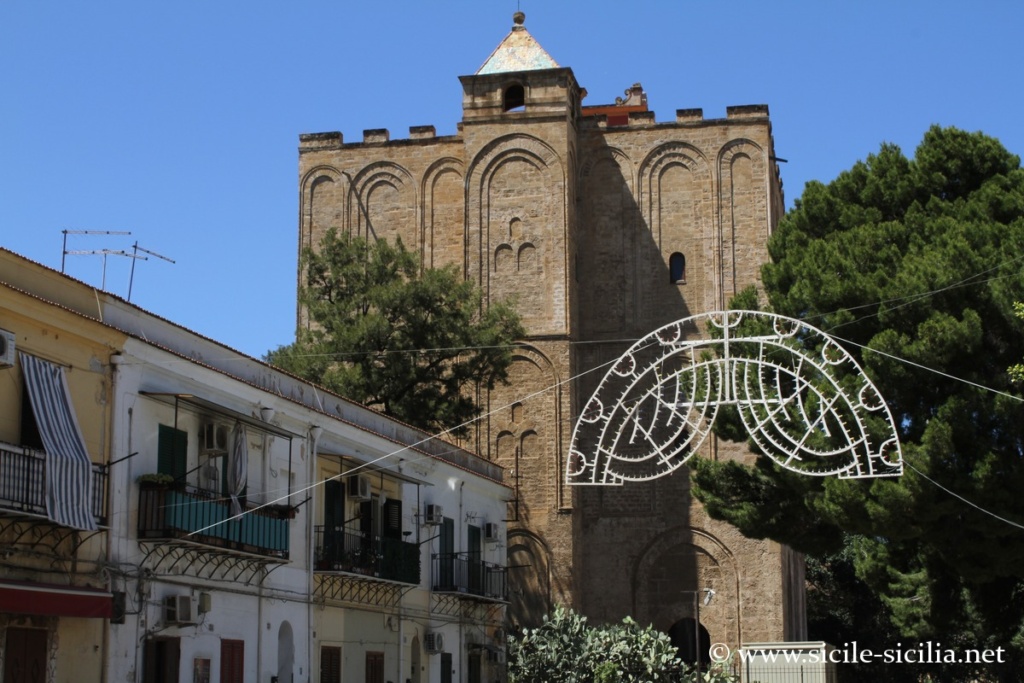 Façade sud du Palais de la Zisa, Palerme