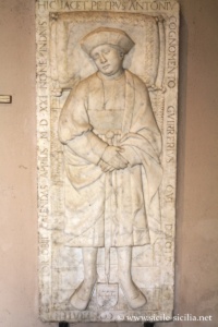 Plaque tombale, Cour du Palais Abatellis, galerie régionale, Palerme