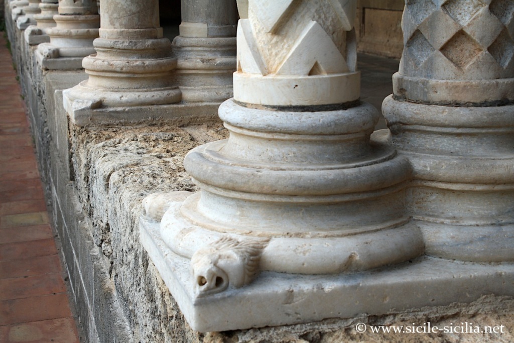 Pied de colonne du cloitre bénédictin de Monreale