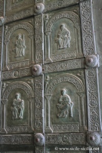 Porte en bronze de Pisano de la cathédrale de Monreale