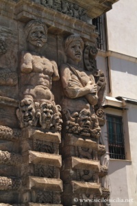 Télamons de la Porta Nuova à Palerme