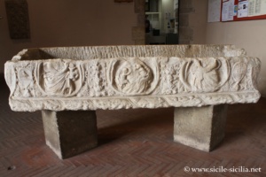 Sarcophage, cour du Palais Abatellis, galerie régionale, Palerme