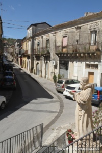Statue de Padre Pio, Via Acre, Palazzolo Acreide